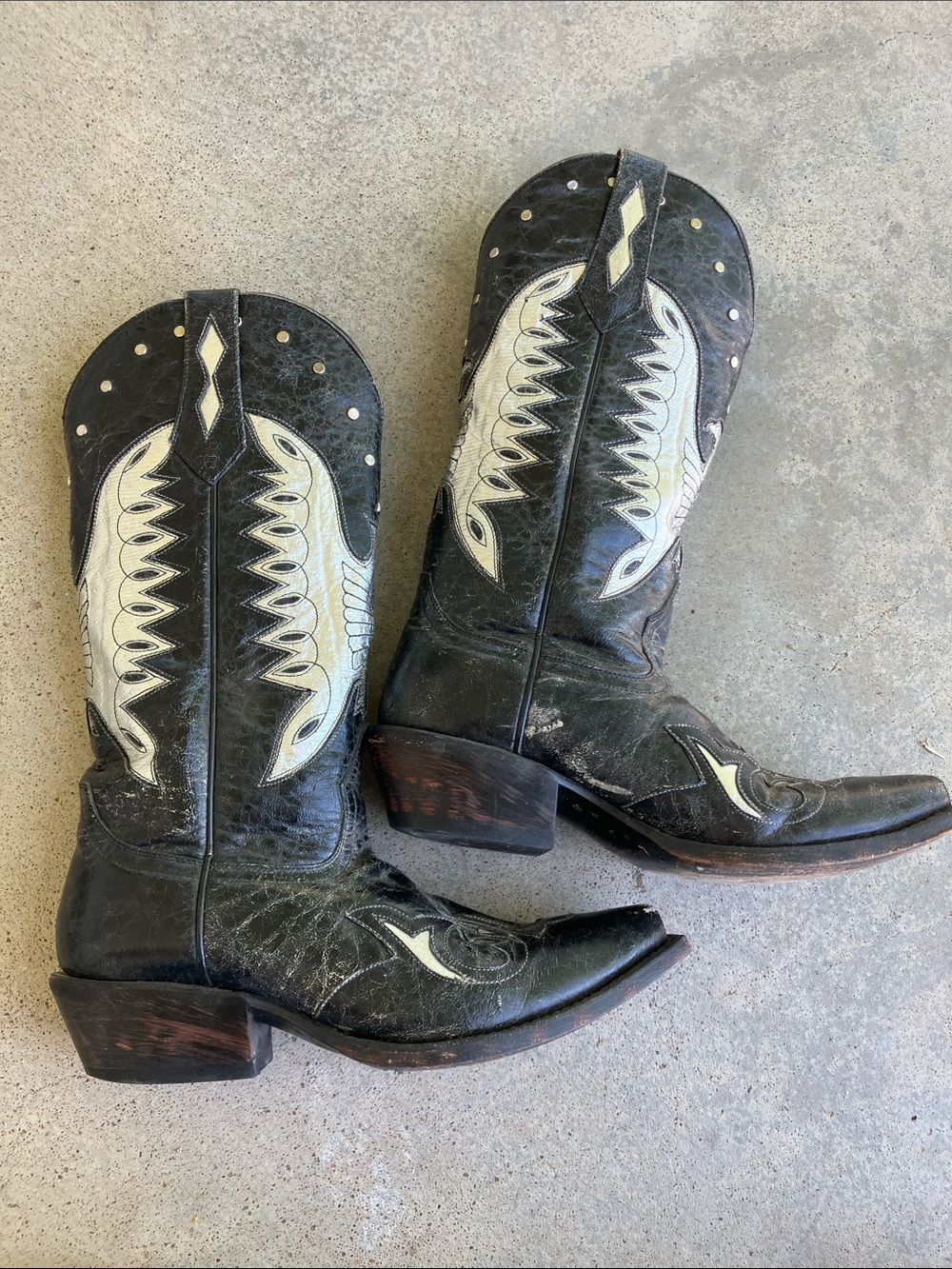 Johnny Ringo Black and Silver Eagle Cowboy Boots, 6.5 - Picture 2 of 11